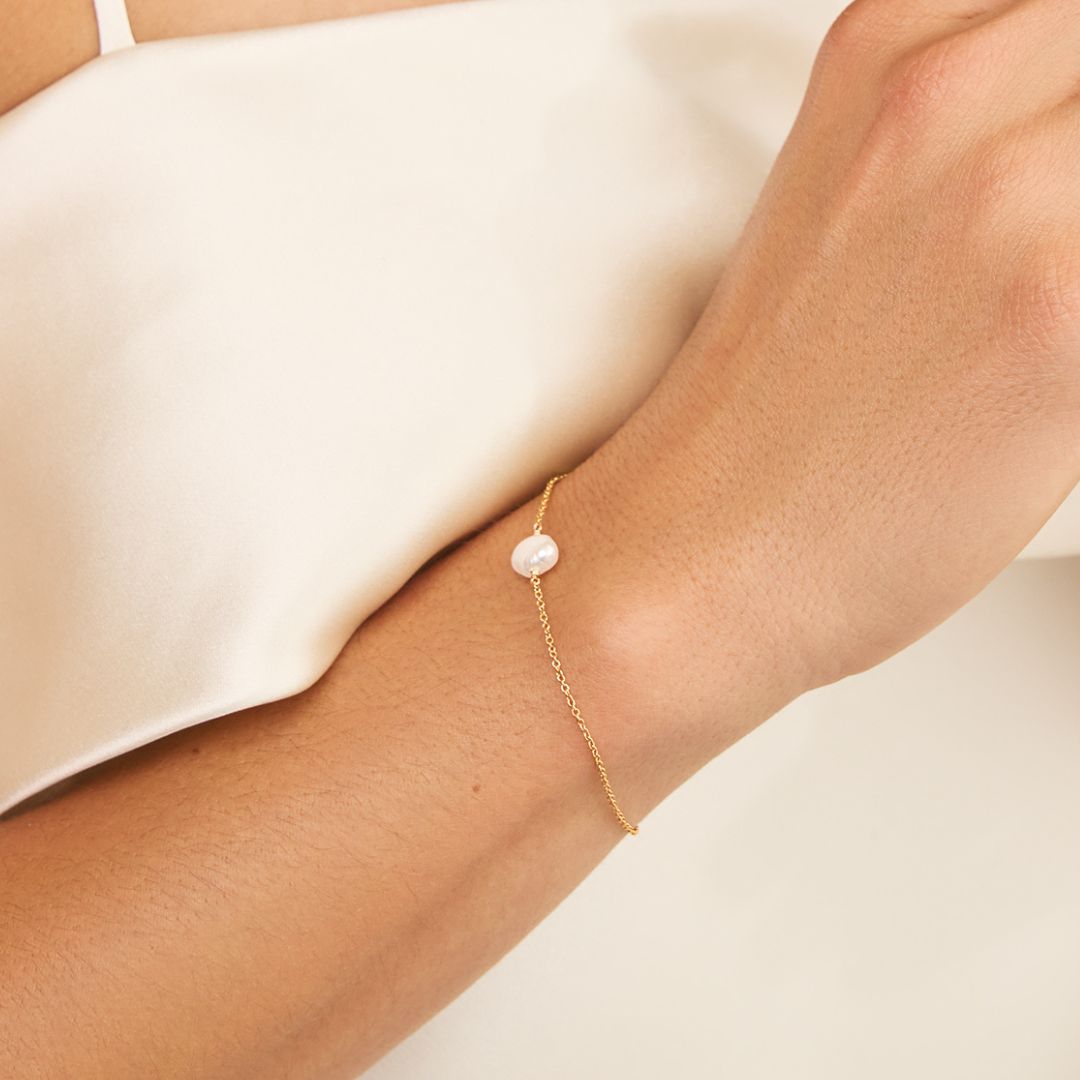 Gold-Tone Single Pearl-Style Bracelet