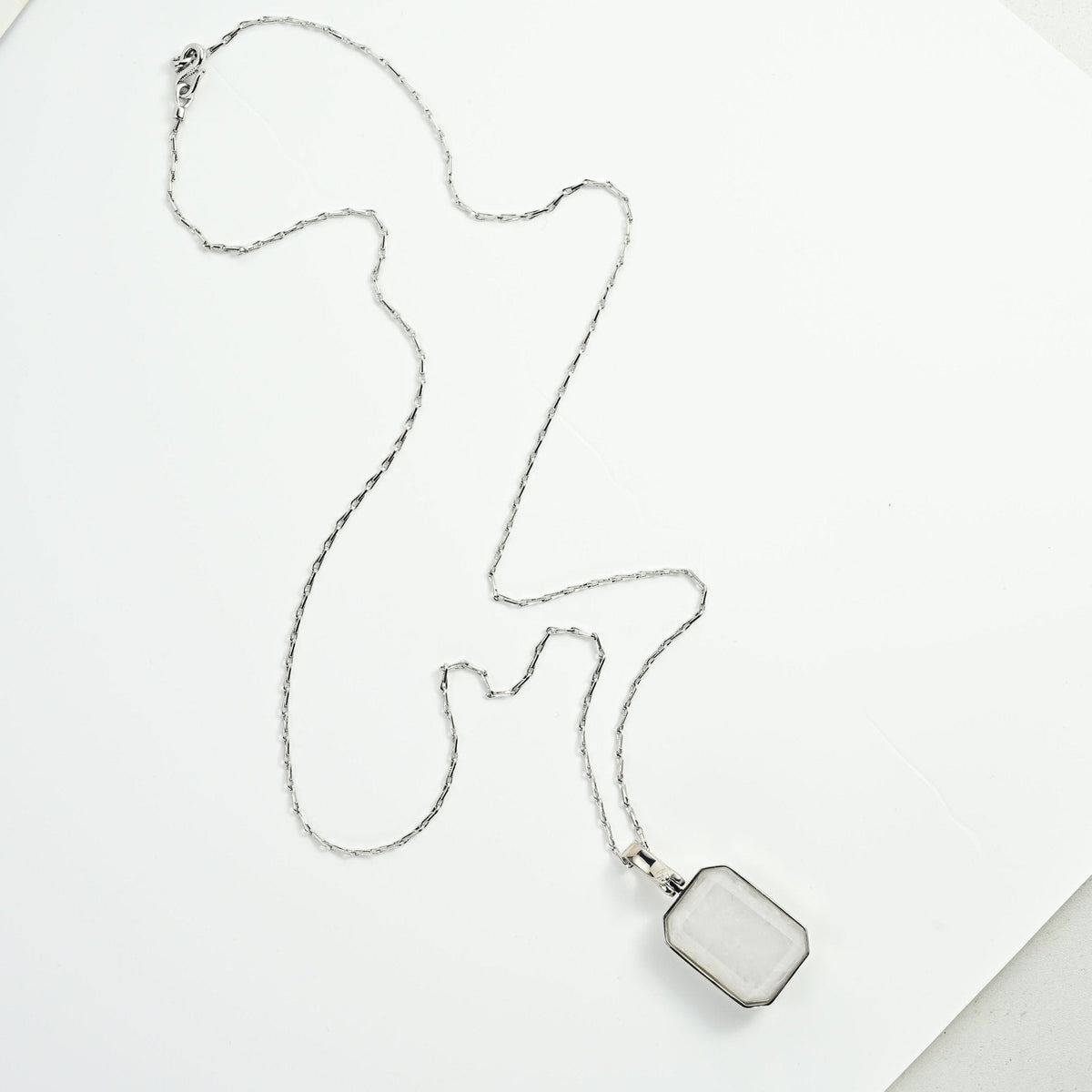 Marique French Vintage Crystal-Style Pendant Necklace