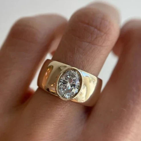 Vintage Gold-Tone Ring with Crystal-Style Inlay Elegant Jewelry