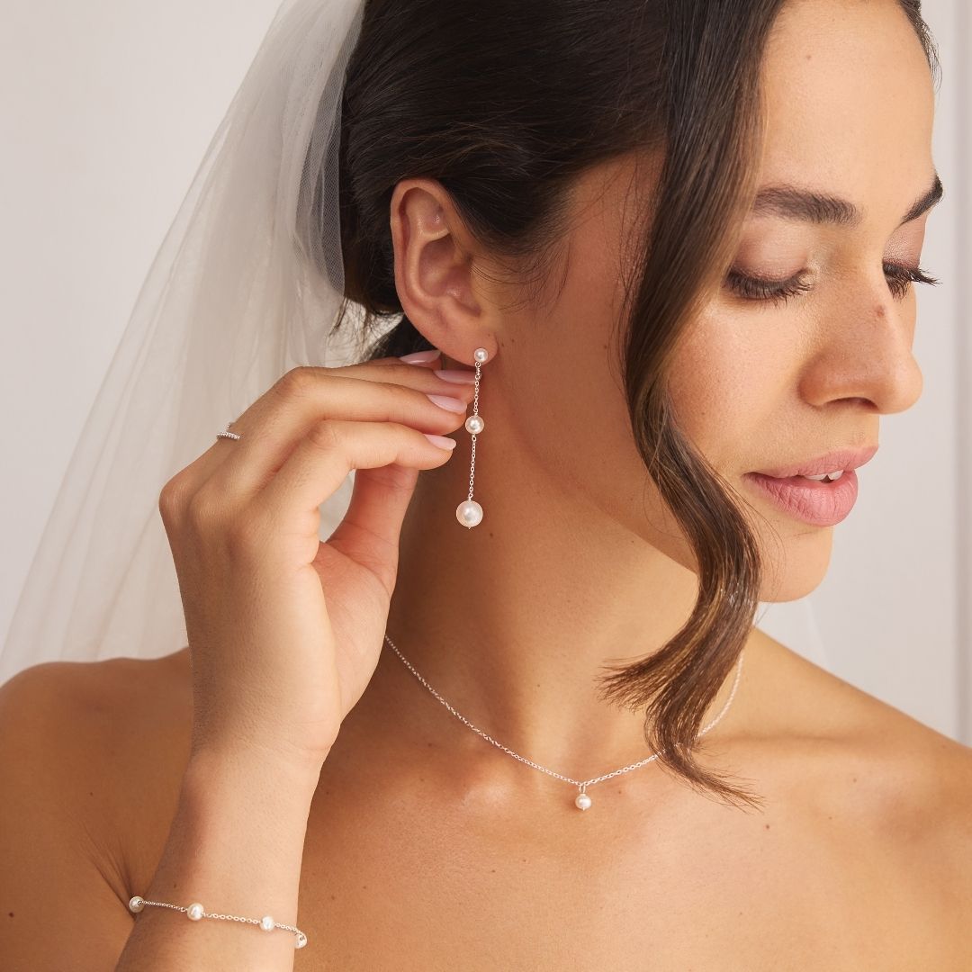 White Gold-Tone Single Pearl-Style Necklace