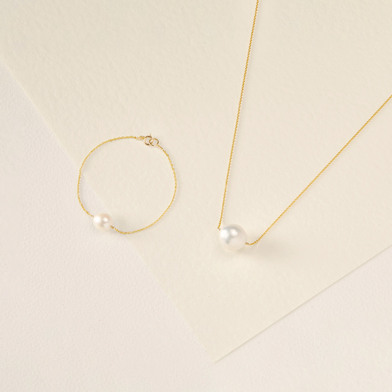 Gold Large Pearl Bracelet